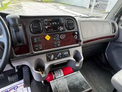 Used 2019 FREIGHTLINER M2 106 Tractors & Trailers Florida US | Truck and Van Outlet #1506258