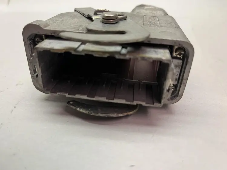 Used MOLEX 58697 Miscellaneous Equipment (Electrical & Power) | Surplus Asset Holdings #1193066