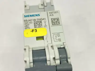 5SJ4118-7HG41 | Siemens  Miniature Circuit Breaker 15A 240V w/ 5ST3010-0HG Switch - Used