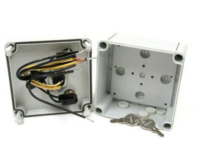NEW MMTC 3B4XL EXTERIOR THREE BUTTON LOCKOUT SURFACE MOUNT CONTROL STATION