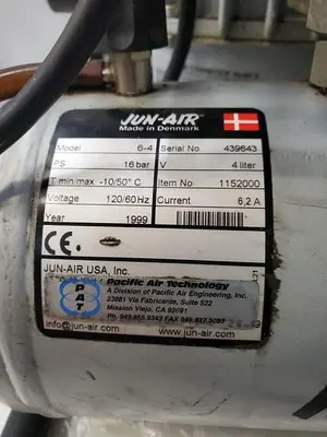 JUN-AIR 6-4 Quiet Air Oil-lubricated Piston Compressor