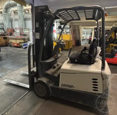 Used 2016 CROWN SC5225-30 3-Wheel Sit down Electric Counterbalance Forklifts Illinois US | Forklift Exchange #1274797