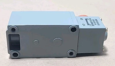 NEW Allen-Bradley 802T-KV