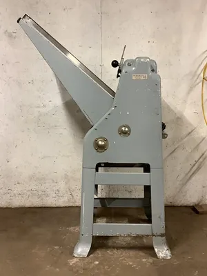 152-0548 Oliver 797 Bread Slicer