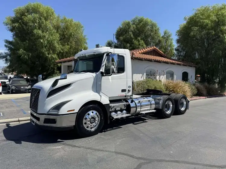Used 2019 VOLVO VNL300 Conventional trucks California US | Commerce Truck Equipment Sales #1548722