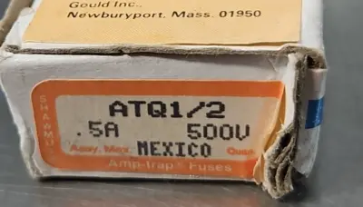 Gould Shawmut ATQ1/2 Fuses Box W/ 4 Loc4E44