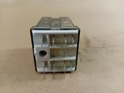 NEW ALLEN-BRADLEY 700-HB32Z24