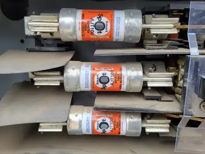 Power Distribution Center (PDC), 1600A Main, 2-400A & 4-100A