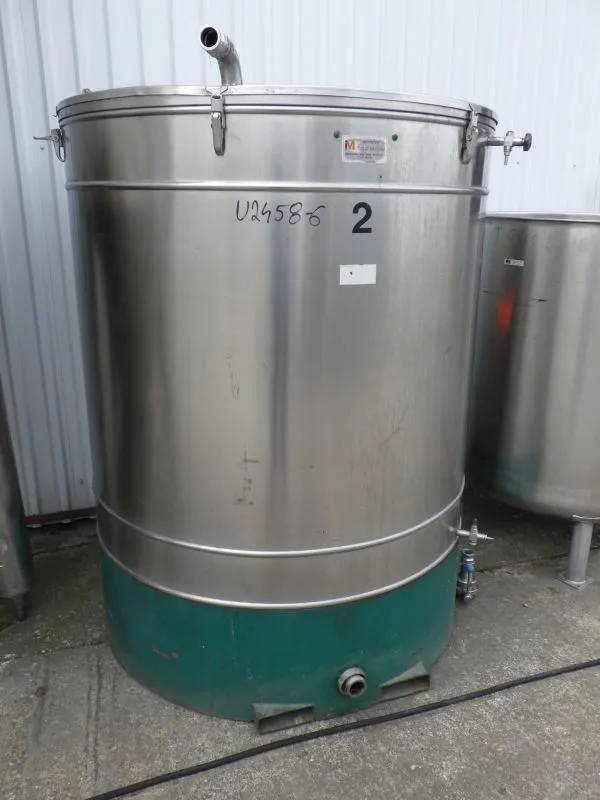 2100 L Vertical Stainless Steel Storage Tank