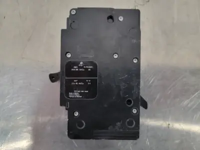 NEW SQUARE D EDB16015