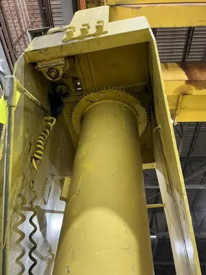 2 TON X 18' SPAN X 12' HIGH HOWE FREE STANDING JIB CRANE, WITH REMOTE CONTROL,  POWER ROTATION & YALE 2 TON HOIST: YOBRO #24579