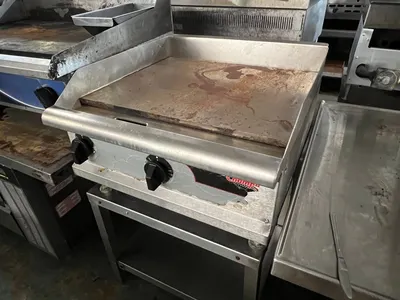 75-0208 Champion 24'' Gas Thermostatic Flat Top Griddle