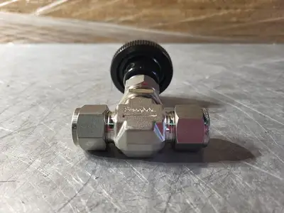 NEW SWAGELOK SS-1RS8