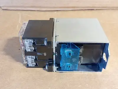 Used ALLEN-BRADLEY 700DC-P400Z24 Misc Electrical & Power Parts British Columbia CA | Lenmark #1438846