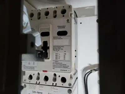 Used EATON SVX002A1-5A4N1 Switchgears British Columbia CA | Lenmark #240152