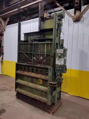 60" X 30" X 48" SELCO MODEL #V5-HD HYDRAULIC VERTICAL BALER: STOCK 17517