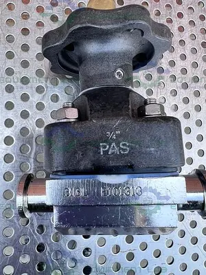 USED ITT PURE FLO 3-WAY .75-316L-RA20MAX DIAPHRAGM VALVE W/ 3/4" SANITARY FITTING