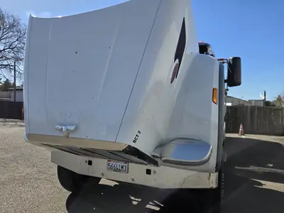 USED 2023 PETERBILT 567