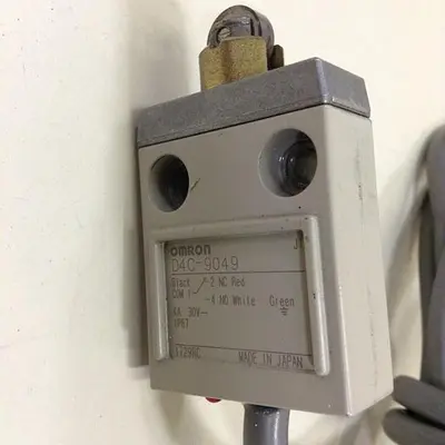 USED OMRON D4C-9049