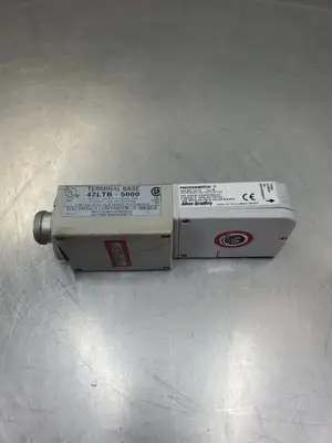 ALLEN BRADLEY 42LRC-5010 Ser. B PHOTOSWITCH w/42LTB-5000 Terminal Base. 5D-22