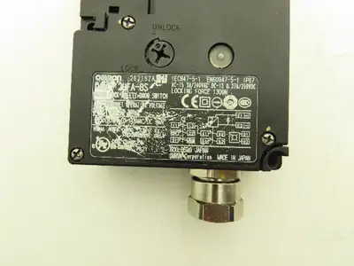 Omron D4NL-2HFA-BS Guard Safety-Door Switch Interlock Solenoid Release 24VDC