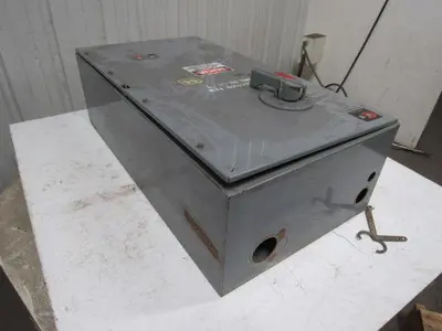 Cutler Hammer AC Magnetic Motor Controller Starter Combination 100Hp 200A 600V