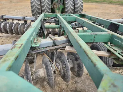 USED JOHN DEERE 335