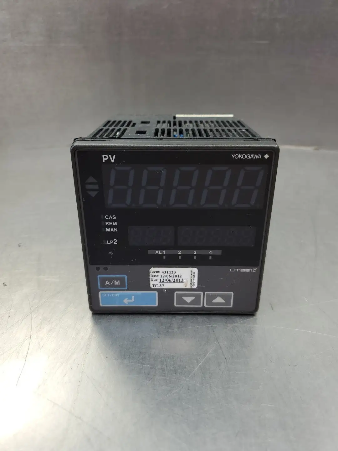 USED Yokogawa UT551-0A TEMPERATURE CONTROLLER, 100-240VAC