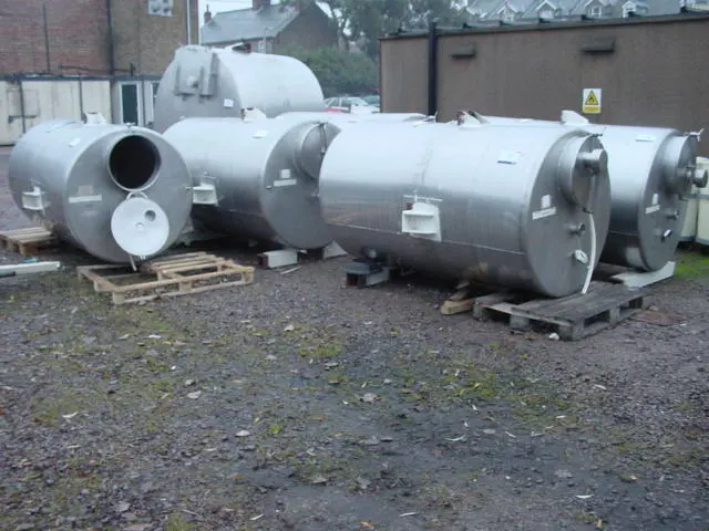2200L S/S Vertical Enc  Tank