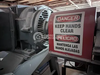 Unknown Manufacturer: Used 100HP Hog Grinder