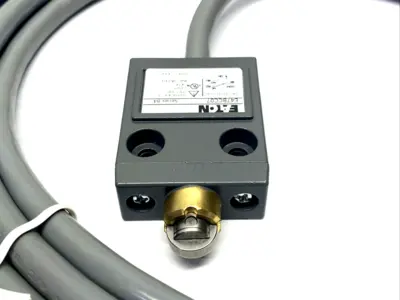 USED EATON COMPACT LIMIT SWITCH, ROLLER PLUNGER