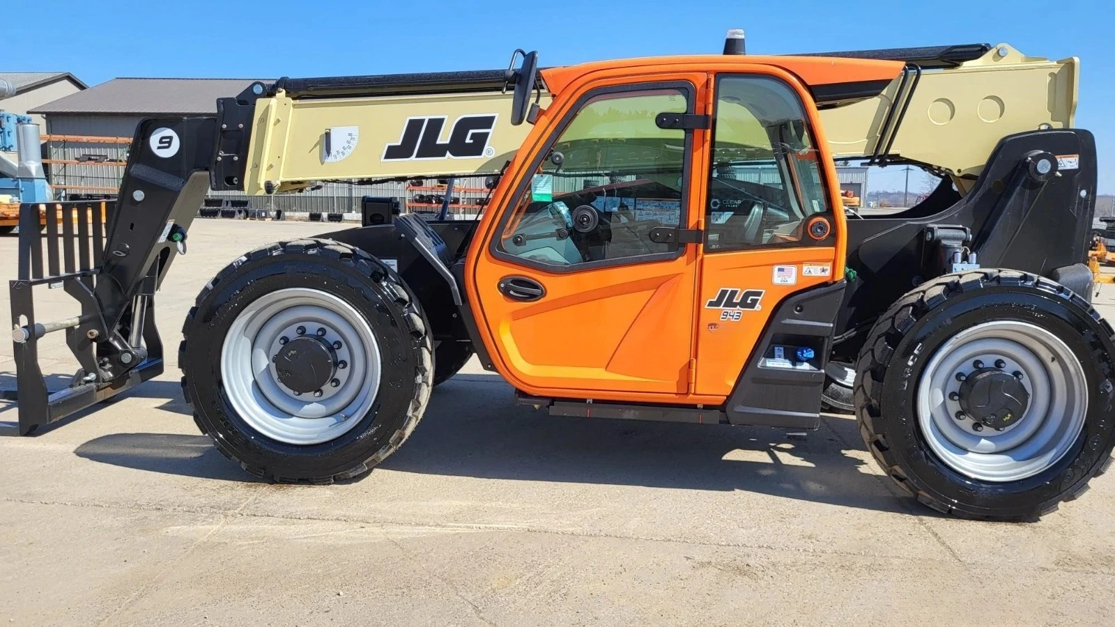 USED 2025 JLG 943