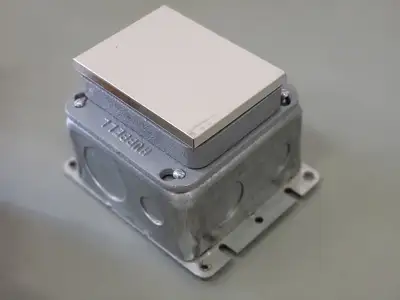 NEW HUBBELL B2427