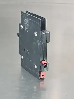 Eaton QCR1010 1 Pole 10 Amp 120/240 V Circuit Breaker (BIN3.4.4)