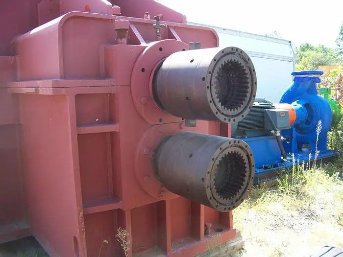 1000 HP PINION GEARBOX, 20´´ CENTERS & SPARE GEARS (USED)
