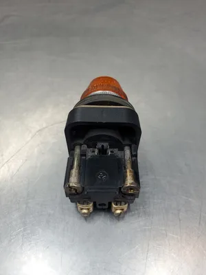 ALLEN BRADLEY 800T-P16 SER B PILOT LIGHT AMBER, 120VAC 50/60HZ. 4D-8