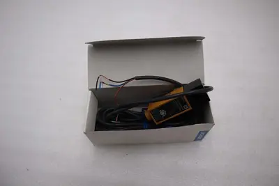 NEW Omron E3S-RS30E42-30 Photoelectric Switch 12-24v-dc STOCK H556A