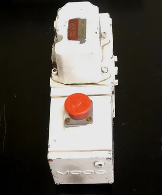 PARTS ONLY MOOG MODEL: J661-040A SERVO VALVE J661040A
