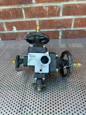 USED 4 ITT PURE-FLO STAINLESS STEEL DIAPHRAGM VALVES W/ 1.5" TO 1/2" SANITARY FITTING