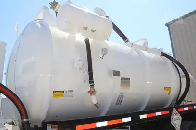 Used 2019 VOLVO VHD64B200 Vacuum Truck Texas US | Roll Off Truck World #1492017