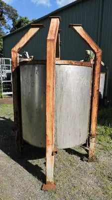 USED 350 GALLON MIXING TANK 350 GALLON