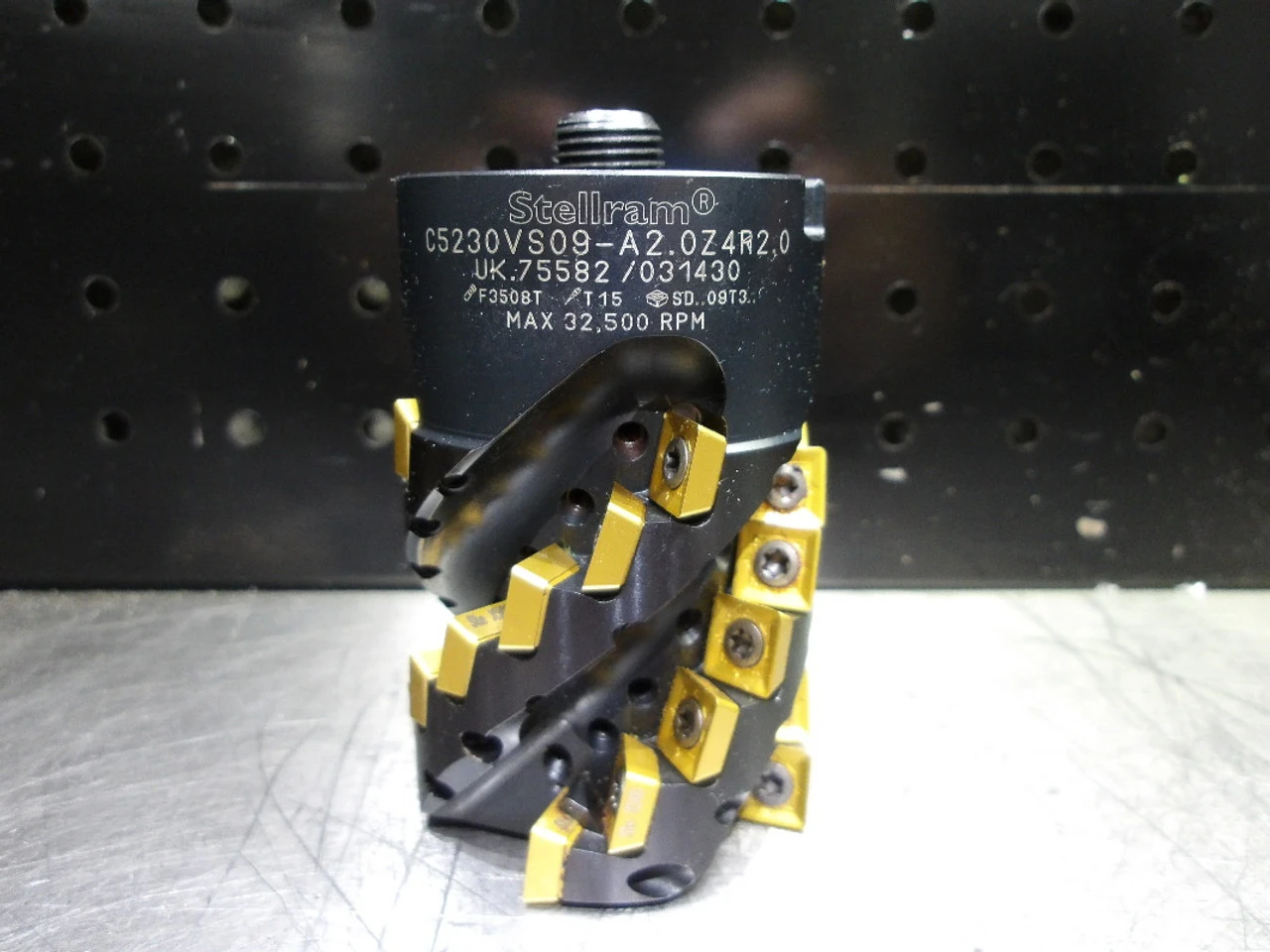Stellram 2" 4 Flute Milling Cutter 1" Arbor C5230VS09-A2.0Z4R2.0 (LOC3517)