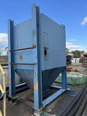USED SAND HOPPER