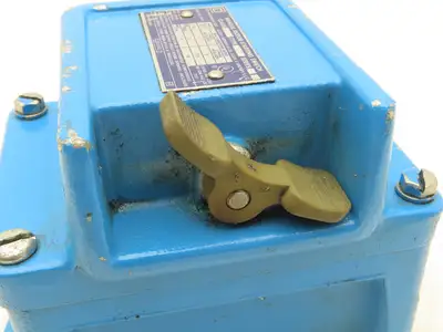 Square D 2510-KR-2H Manual Motor Start Switch Type 4 Watertight 10HP 600V 3PH