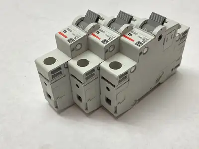 WMS1D02 | Cutler Hammer  Circuit Breaker 1-Pole 2A 240V LOT OF 3 - Used