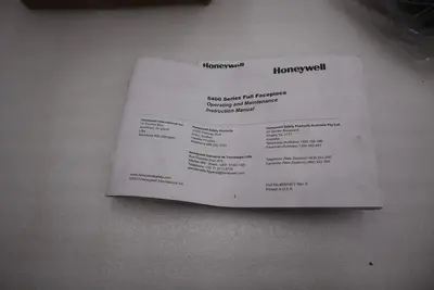 NEW OPEN BOX Honeywell 54001  Facepiece Respirator Series 5400 STK SGF104