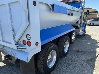 USED 2018 PETERBILT 579
