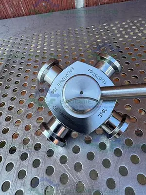 USED GE HEALTHCARE SALVI DN6 796 4-WAY 316 VALVE 18-5757-01 W/ 1.2" SANITARY FITTING