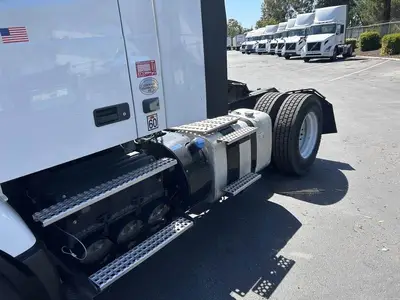 USED 2022 VOLVO VNR42T300