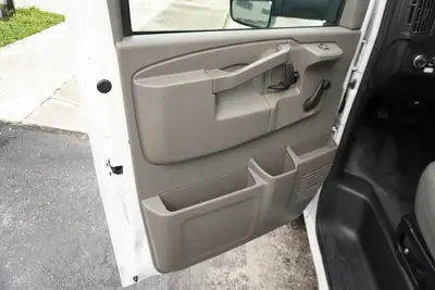 Used 2017 GMC SAVANA G3500 Box trucks Florida US | Truck and Van Outlet #1541709